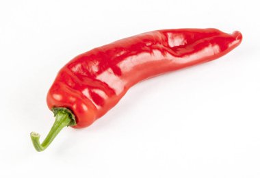 beyaz zemin üzerine taze biber