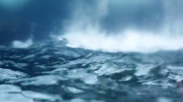 滝クローズ アップから青い波 — ストック動画