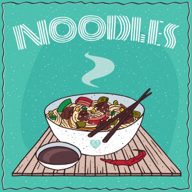 Sığır eti ve sebze ile Asya şehriye çorbası