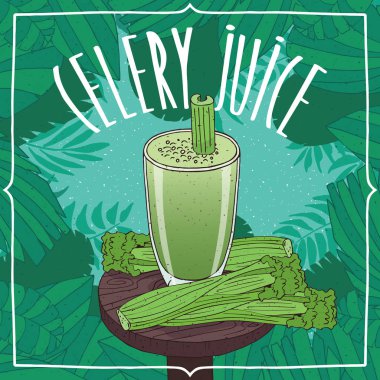 Sağlıklı taze kereviz suyu ile sebze sapların