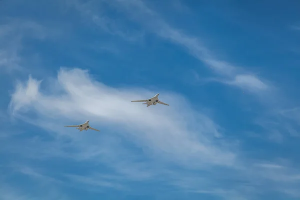 Rusya Federasyonu havacılık grubu Swift ve şövalyelerinin hava kuvvetleri 9 Mayıs 'ta Moskova' daki askeri teçhizat geçit töreninde zafer kazanabilir. 