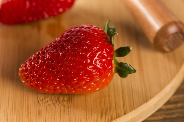 Erdbeere, frische Erdbeere, reife Erdbeere, gesunde Erdbeere — Stockfoto