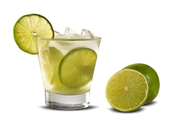 Lemon Fruit Caipirinha из Бразилии на белом фоне — стоковое фото