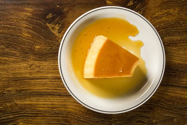 Pudim de Leite - Braziliaanse flan gemaakt met melk en gecondenseerde melk — Stockfoto