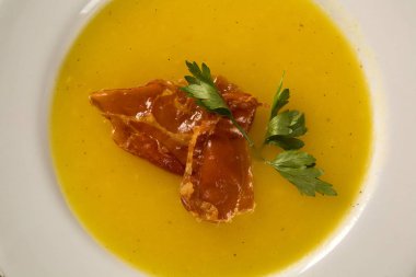 Proschiuto tablo ile kabak çorbası