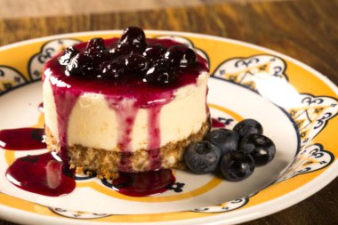 Çilek ile lezzetli peynirli kek