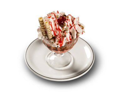 Çilek kremalı ve chantilly ile dondurma