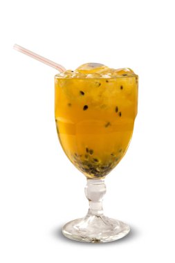 Passion Fruit Caipirinha Brezilya'nın beyaz arka planda
