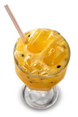 Passion Fruit Caipirinha Brezilya'nın beyaz arka planda