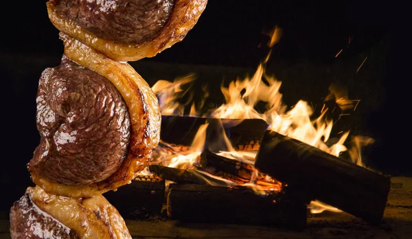 Picanha, geleneksel Brezilya barbeküsü.. — Stok fotoğraf