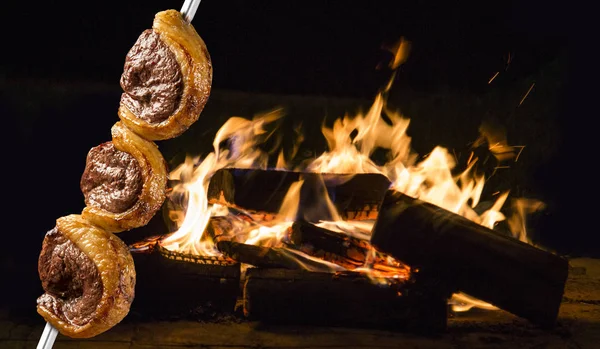 Picanha, geleneksel Brezilya barbeküsü.. — Stok fotoğraf