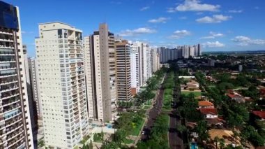 Ribeiro Preto, Joao Fiusa Avenue - Yani Paulo - Brezilya Hava mimarisi. Ağustos 2016.