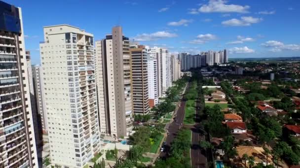 Aerial architecture in Ribeiro Preto, Joao Fiusa Avenue - So Paulo - Brazil. August 2016. — Stock Video