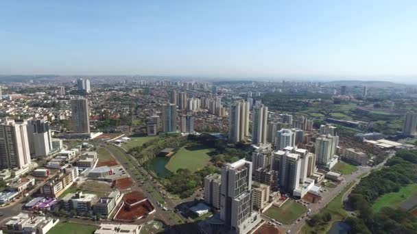 Vista aérea Parque da cidade de Ribeirão Preto, Parque Dr. Luis Carlos Raya. Agosto de 2016 — Vídeo de Stock