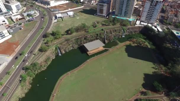 Vista aérea Parque da cidade de Ribeirão Preto, Parque Dr. Luis Carlos Raya. Agosto de 2016 — Vídeo de Stock