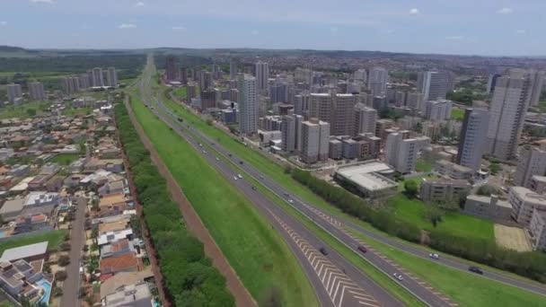 Повітряних кадри Південна зона в Ribeirao прет-Сіті, Сан-Паулу, Бразилія — стокове відео