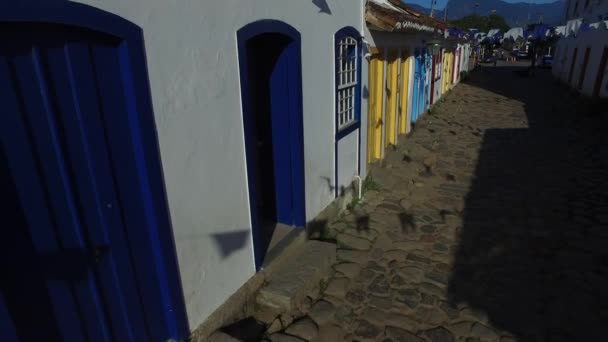 Widok z lotu ptaka antyczny architektura i ulica w mieście Paraty - Rio de Janeiro - Brazylia — Wideo stockowe