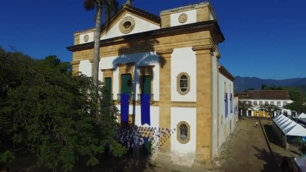 아름 다운 포르투갈어 식민지 전형적인 마을의 Parati 리오 데 자네이 국가 브라질에서의 항공 보기 교회 — 비디오