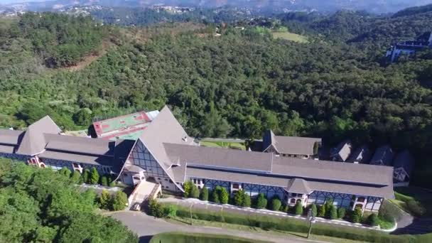 Vue aérienne de la ville de Campos do Jordao. Site touristique important. octobre, 2016 . — Video