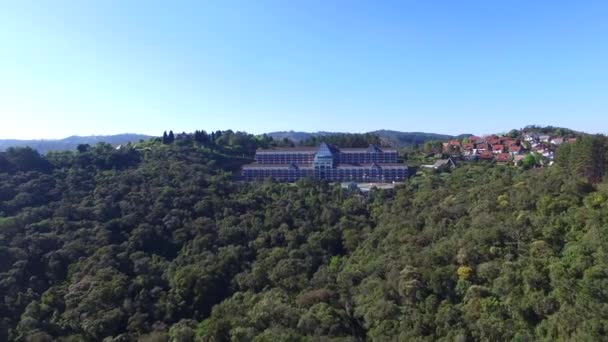 Vista aérea da cidade de Campos do Jordao. Local turístico importante. Outubro de 2016 . — Vídeo de Stock