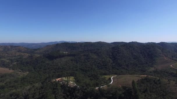 Vista aérea da cidade de Campos do Jordao. Local turístico importante. Outubro de 2016 . — Vídeo de Stock