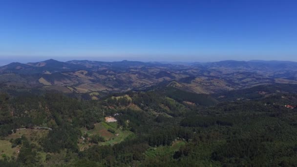 Vista aérea de la ciudad de Campos do Jordao. Importante sitio turístico. octubre, 2016 . — Vídeo de stock