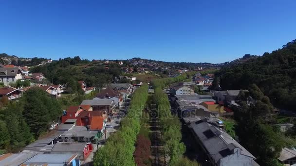 Vista aérea da avenida principal de Campos do Jordao - São Paulo - Brasil. Outubro de 2016 . — Vídeo de Stock