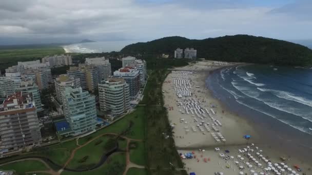 Vista aérea das praias da costa norte do estado de São Paulo, no Brasil. Riviera St. Lawrence. Novembro de 2016 . — Vídeo de Stock