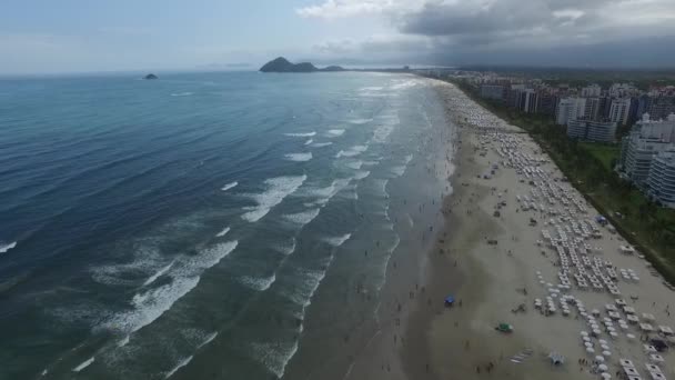Vue aérienne des plages de la côte nord de l'État de Sao Paulo au Brésil. Riviera Saint-Laurent. novembre 2016 . — Video