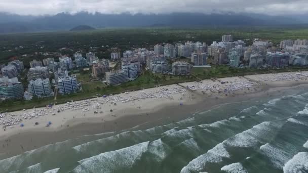 Sao Paulo Brezilya devlet Kuzey Sahil kıyılarına havadan görünümü. Riviera St Lawrence. Kasım 2016. — Stok video