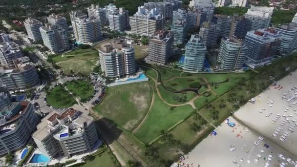 Sao Paulo Brezilya devlet Kuzey Sahil kıyılarına havadan görünümü. Riviera St Lawrence. Kasım 2016. — Stok video