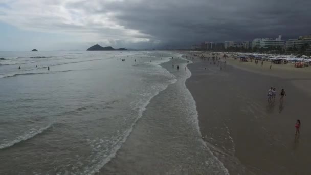 Luchtfoto van de Noord kust stranden in de Braziliaanse deelstaat São Paulo in Brazilië. Riviera St. Lawrence. November, 2016 — Stockvideo