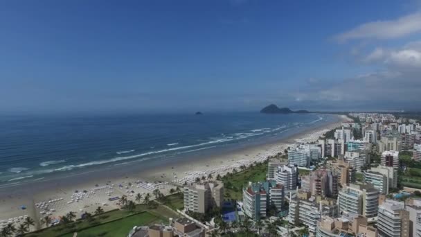 Letecký pohled na pláže na pobřeží Severního ve státě Sao Paulo v Brazílii. Riviera St. Lawrence. Listopad 2016 — Stock video