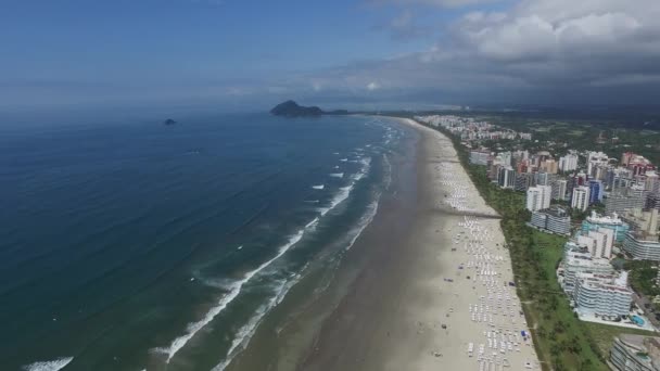 Luftaufnahme der Strände an der Nordküste im brasilianischen Bundesstaat São Paulo. riviera st. lawrence. November 2016 — Stockvideo