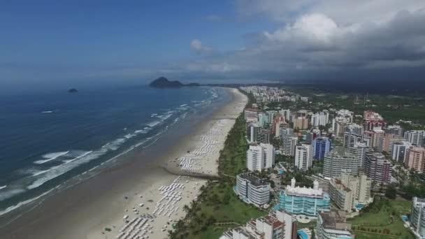 Vista aérea de las playas de la costa norte en el estado de Sao Paulo en Brasil. Riviera St. Lawrence. noviembre, 2016 — Vídeo de stock