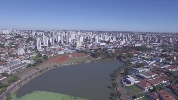 Εναέρια πλάνα από την πόλη του Sao Jose do Rio Preto στο κράτος του Σάο Πάολο στη Βραζιλία. Ιουλίου, 2016. — Αρχείο Βίντεο