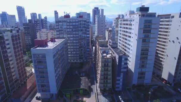 Imágenes aéreas de la playa de la ciudad de Santos en el estado de Sao Paulo en Brasil. julio, 2016 — Vídeos de Stock
