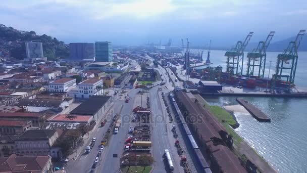 Images aériennes Le port de Santos. Ville Santos dans l'état de Sao Paulo au Brésil. Juillet, 2016 . — Video