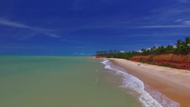 Вид с воздуха на пляж Barra do Cahy, Discovery Coast в Bahia Brazil. Февраль, 2017 . — стоковое видео
