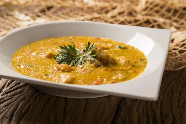 Bobo - saf hindistan cevizi sütü ve manyok yemek karides Brezilyalı bir tabak karides