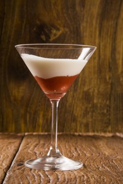 Bir bardak tatlı guava ile Yunan yoğurt