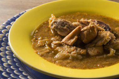 Angola tavuk parçaları ile balık pasta