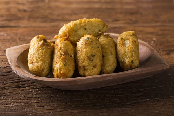 盐渍鳕鱼油条，bunuelos de bacalao — 图库照片