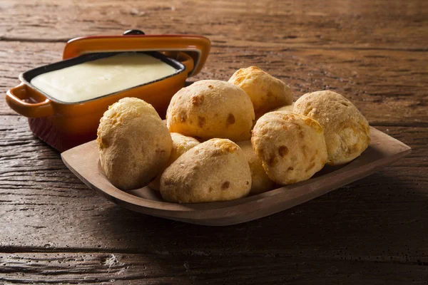 Kaas brood. Traditionele Braziliaanse gerechten — Stockfoto