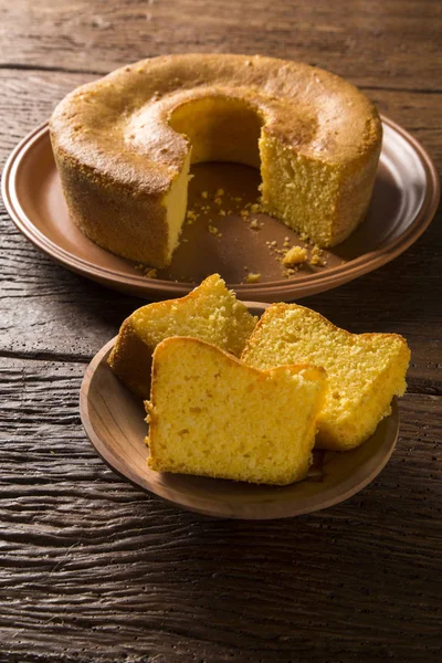 Pastel de maíz. Dulces brasileños tradicionales hechos de maíz . — Foto de Stock