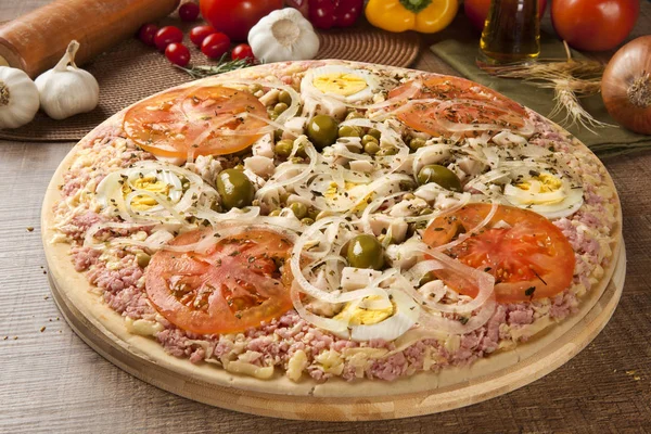 Ham pizza ahşap arka plan üzerinde Portekizce
