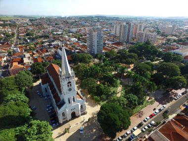 Kilise Nossa Senhora Aparecida Sertaozinho içinde havadan görünümü