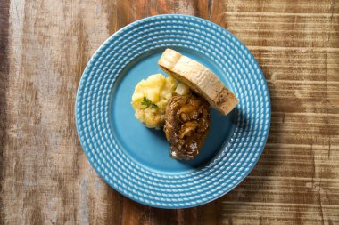 Fileto Mignon saut patates ile. Tutku meyve soslu Biftek Beef.