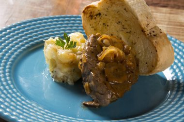 Fileto Mignon saut patates ile. Tutku meyve soslu Biftek Beef