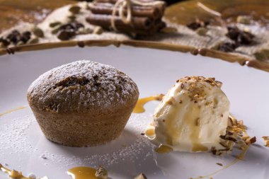 Baharat kek dondurma ile